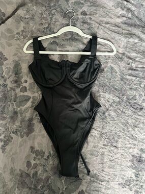 Sleek Black One-Piece Swimsuit with Underwire Support